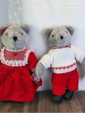 Set of 2 Vintage 1988 Kensington Plush Bears His & Hers Velvet Red Hearts & Lace